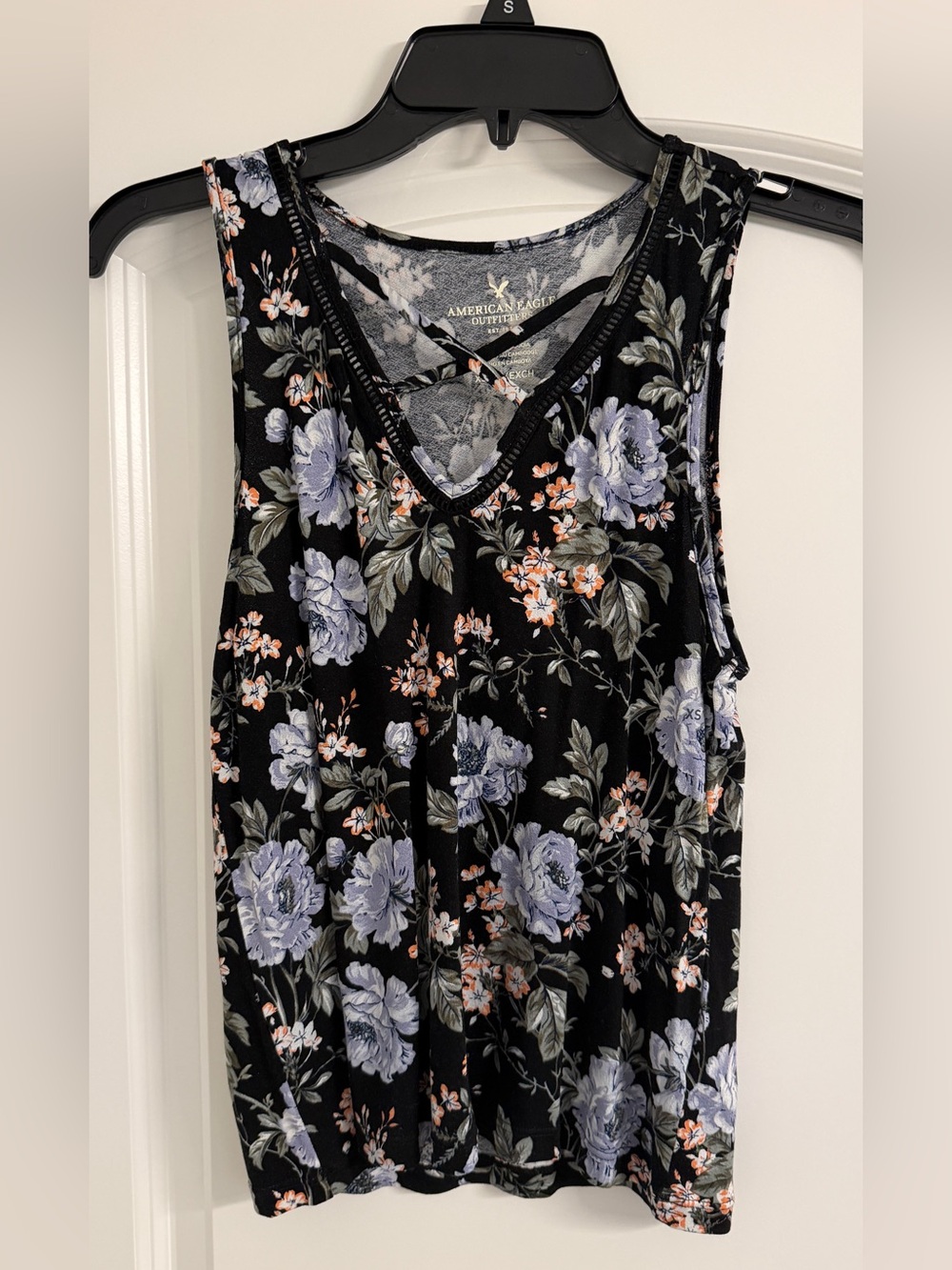 Y2K American Eagle Outfitters Black Floral V-Neck Tank Top